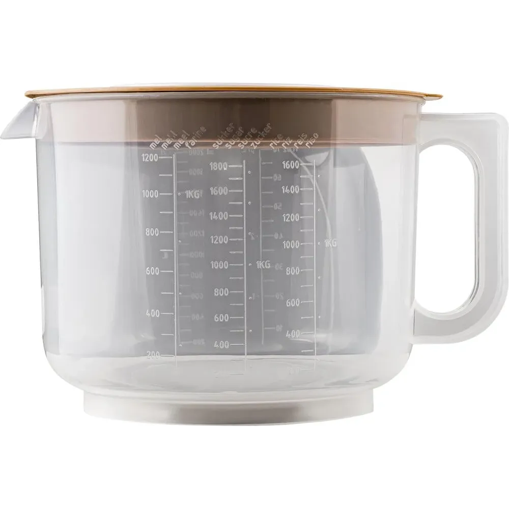 Qizlar metroda emishadi